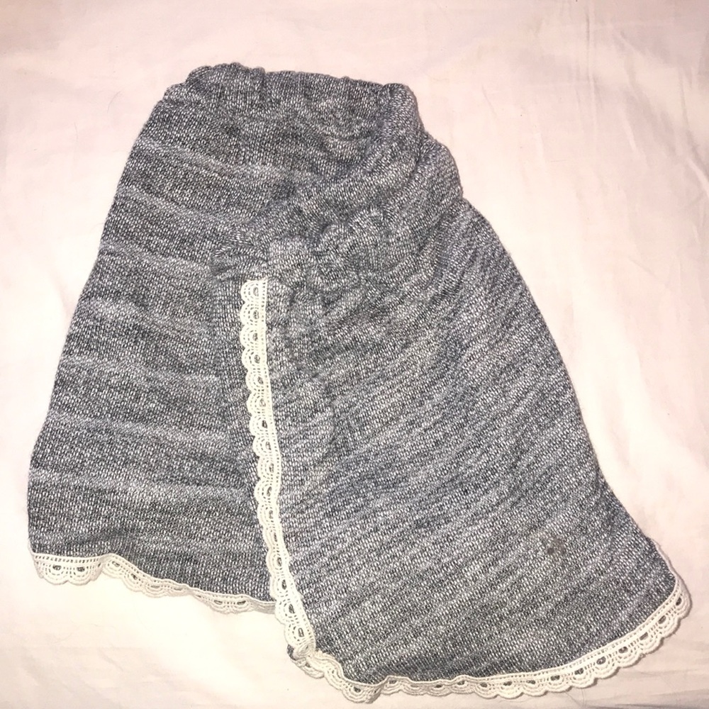 Vigoss elastic terry type shorts with lacy detail!